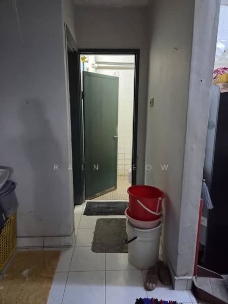 Pangsapuri untuk Dijual di Segar Apartments - Rain Leow - Corridor - PropertyGuru.com.my
