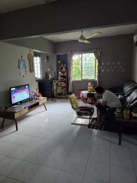Pangsapuri untuk Dijual di Segar Apartments - Rain Leow - Living Room - PropertyGuru.com.my