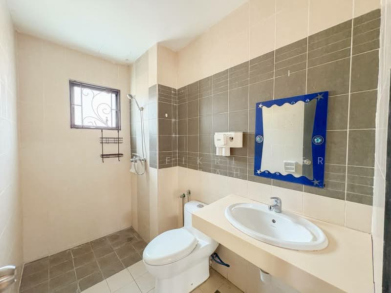 Rumah Berkembar untuk Dijual di Puncak Bangi (Bandar Baru Bangi) - Ahmad Fikri Amer Hamzah - Bathroom - PropertyGuru.com.my