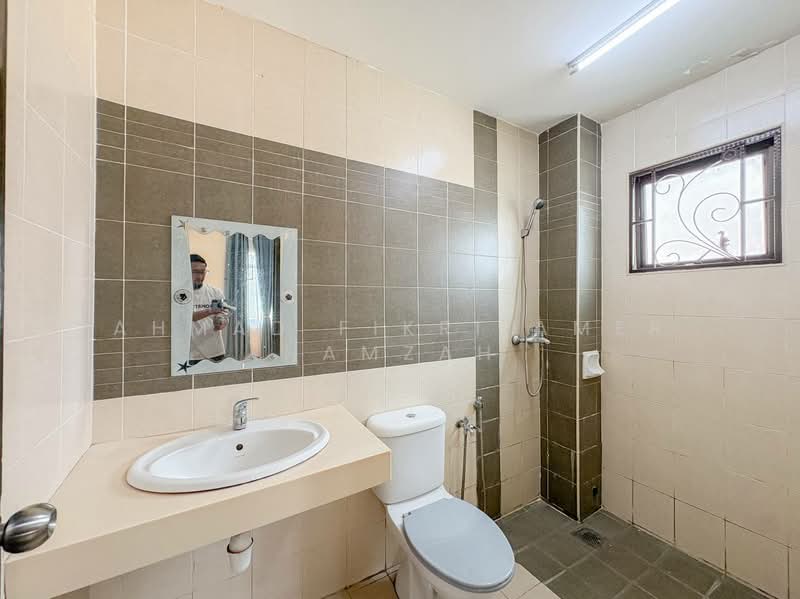 Rumah Berkembar untuk Dijual di Puncak Bangi (Bandar Baru Bangi) - Ahmad Fikri Amer Hamzah - Bathroom - PropertyGuru.com.my