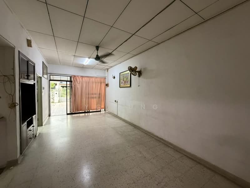 1-storey Terraced House for Rent in Taman Pelangi (Johor Bahru) - YC Fung - Living Room - PropertyGuru.com.my