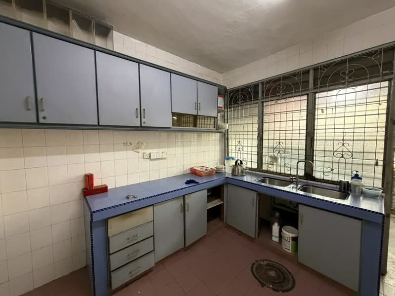 1-storey Terraced House for Rent in Taman Pelangi (Johor Bahru) - YC Fung - Kitchen - PropertyGuru.com.my