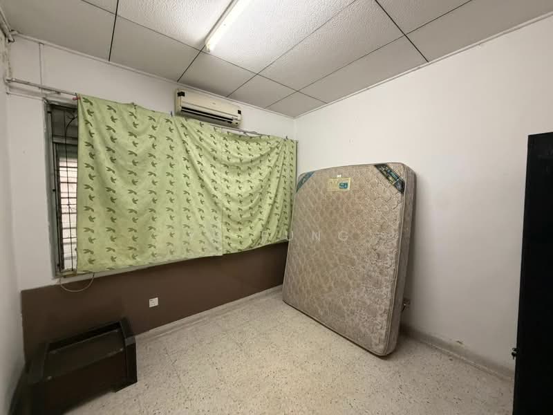 1-storey Terraced House for Rent in Taman Pelangi (Johor Bahru) - YC Fung - Bedroom - PropertyGuru.com.my