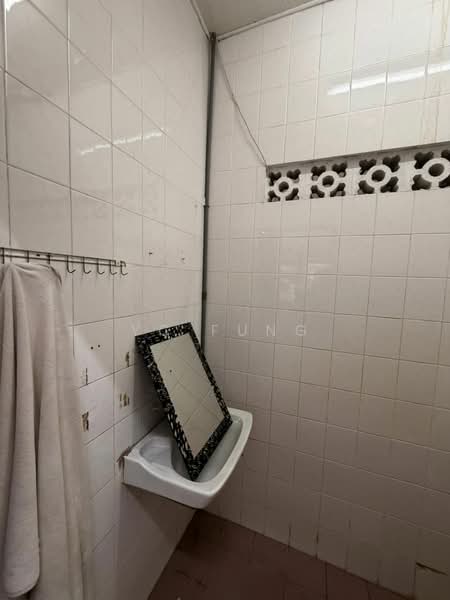 1-storey Terraced House for Rent in Taman Pelangi (Johor Bahru) - YC Fung - Bathroom - PropertyGuru.com.my