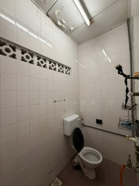1-storey Terraced House for Rent in Taman Pelangi (Johor Bahru) - YC Fung - Bathroom - PropertyGuru.com.my