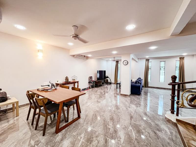 Rumah Teres 2 Tingkat untuk Dijual di Taman Bukit Saga (Shah Alam) - Sa'a Nordin - Living Room - PropertyGuru.com.my