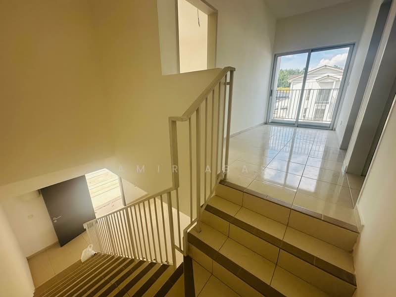 Rumah Teres 2 Tingkat untuk Dijual di Pekan Sepang (Sepang) - Amir Abas - Corridor - PropertyGuru.com.my