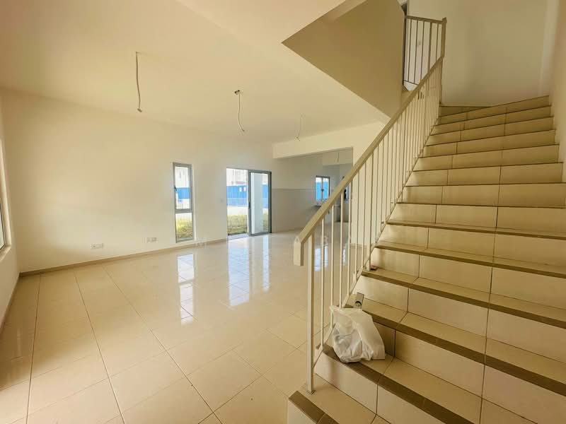 Rumah Teres 2 Tingkat untuk Dijual di Pekan Sepang (Sepang) - Amir Abas - Living Room - PropertyGuru.com.my