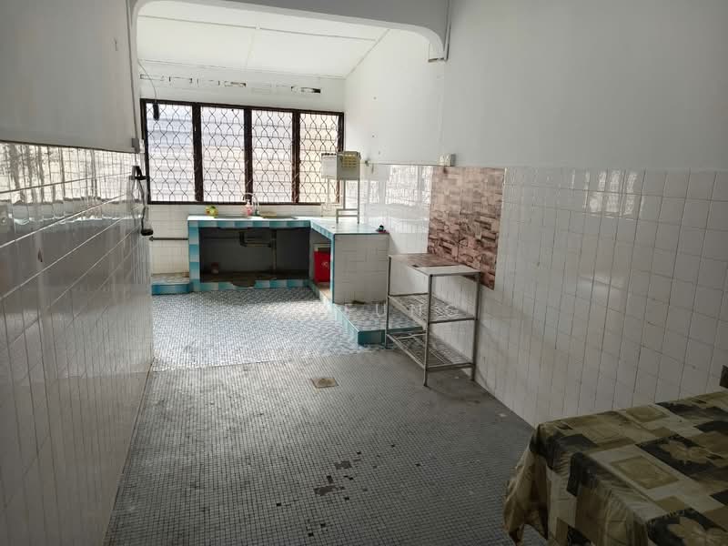 1-storey Terraced House for Rent in Taman Pelangi (Johor Bahru) - YC Fung - Kitchen - PropertyGuru.com.my