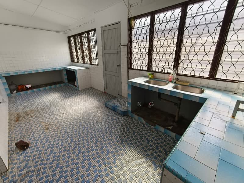 1-storey Terraced House for Rent in Taman Pelangi (Johor Bahru) - YC Fung - Kitchen - PropertyGuru.com.my
