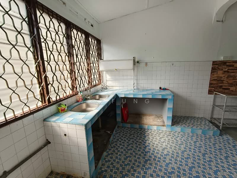 1-storey Terraced House for Rent in Taman Pelangi (Johor Bahru) - YC Fung - Kitchen - PropertyGuru.com.my