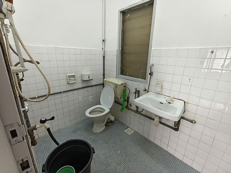 1-storey Terraced House for Rent in Taman Pelangi (Johor Bahru) - YC Fung - Bathroom - PropertyGuru.com.my