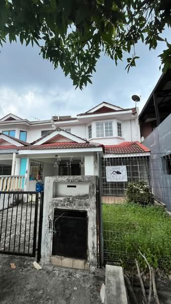 2-storey Terraced House for Sale in Taman Lestari Putra (Seri Kembangan) - Azira Ahmad - Exterior - PropertyGuru.com.my