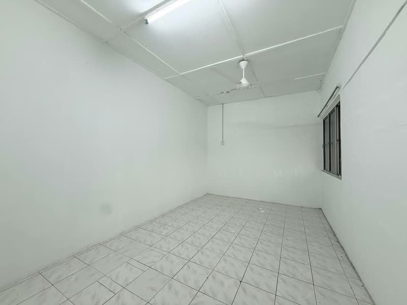 Flat for Sale at Flat Pkns Au3 - SAIFUL HELMI - Interior - PropertyGuru.com.my