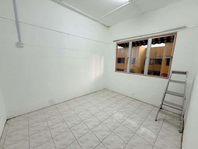 Flat for Sale at Flat Pkns Au3 - SAIFUL HELMI - Interior - PropertyGuru.com.my