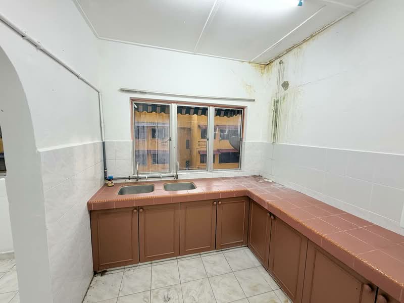 Flat for Sale at Flat Pkns Au3 - SAIFUL HELMI - Kitchen - PropertyGuru.com.my