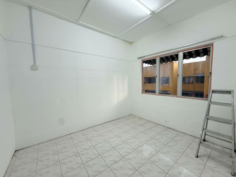 Flat for Sale at Flat Pkns Au3 - SAIFUL HELMI - Interior - PropertyGuru.com.my