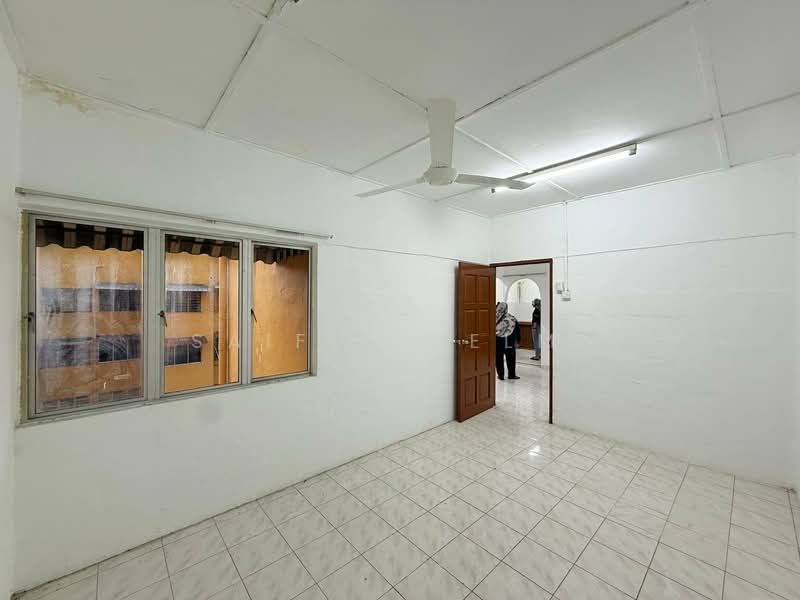 Flat for Sale at Flat Pkns Au3 - SAIFUL HELMI - Interior - PropertyGuru.com.my