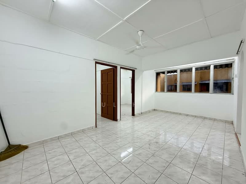 Flat for Sale at Flat Pkns Au3 - SAIFUL HELMI - Interior - PropertyGuru.com.my