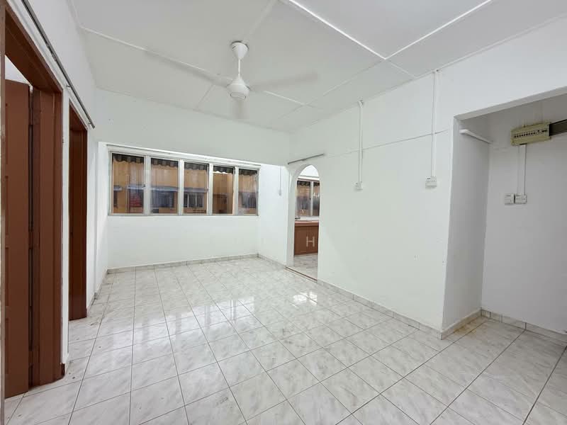 Flat for Sale at Flat Pkns Au3 - SAIFUL HELMI - Interior - PropertyGuru.com.my