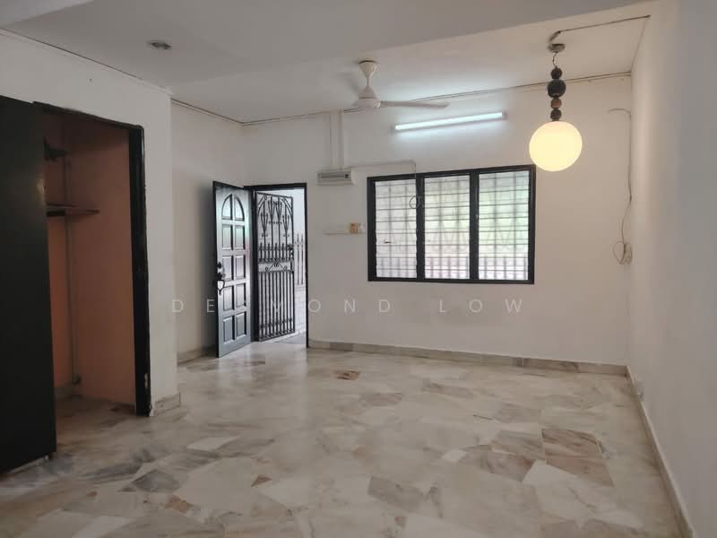 Rumah Teres 2 Tingkat untuk Disewa di Taman Melur (Ampang) - Desmond Low - Living Room - PropertyGuru.com.my