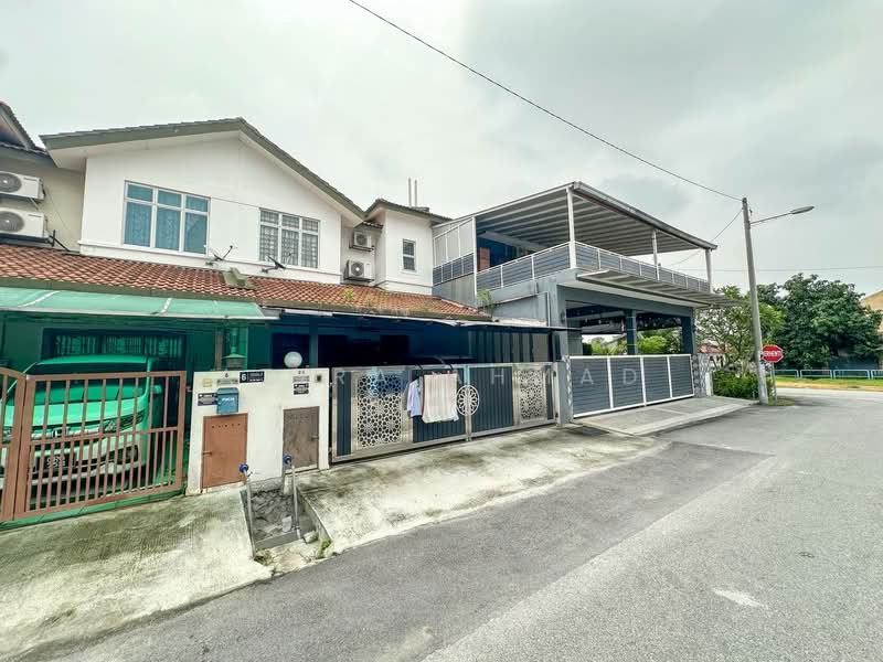 2-storey Terraced House for Sale in Taman Emas (Dengkil) - Azira Ahmad - Exterior - PropertyGuru.com.my