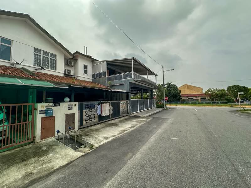 2-storey Terraced House for Sale in Taman Emas (Dengkil) - Azira Ahmad - Exterior - PropertyGuru.com.my