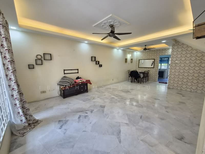 2-storey Terraced House for Rent in Rawang (Selangor) - Ibrahim Iderus - Living Room - PropertyGuru.com.my