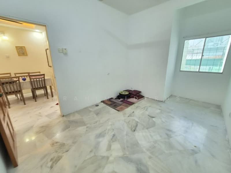 2-storey Terraced House for Rent in Rawang (Selangor) - Ibrahim Iderus - Dining Room - PropertyGuru.com.my