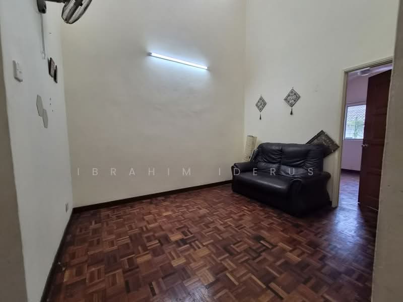 2-storey Terraced House for Rent in Rawang (Selangor) - Ibrahim Iderus - Living Room - PropertyGuru.com.my
