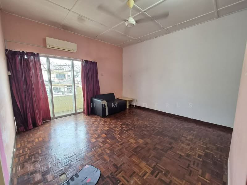 2-storey Terraced House for Rent in Rawang (Selangor) - Ibrahim Iderus - Living Room - PropertyGuru.com.my
