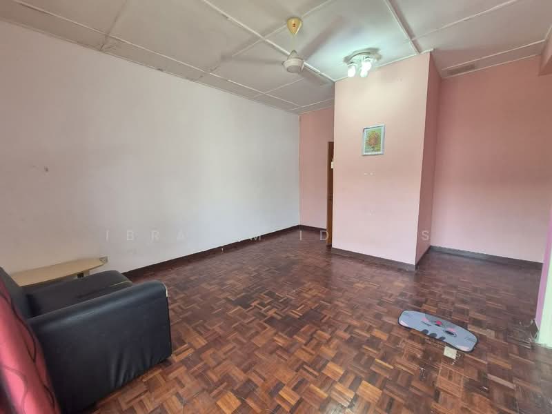 2-storey Terraced House for Rent in Rawang (Selangor) - Ibrahim Iderus - Living Room - PropertyGuru.com.my