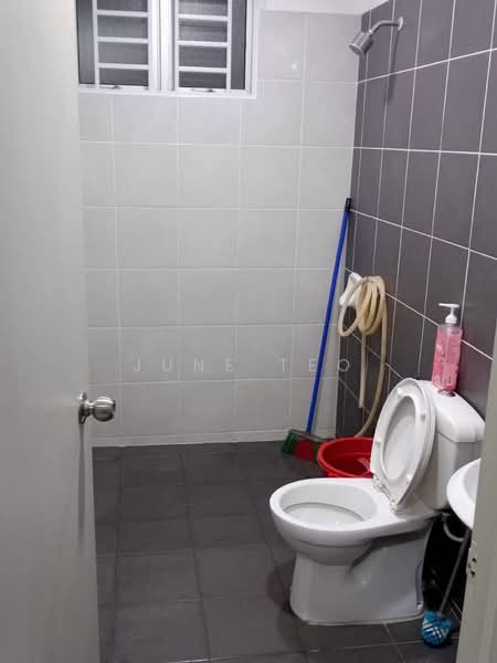 Servis Apartment untuk Disewa di Residensi Taman Pelangi Indah - June Teo - Bathroom - PropertyGuru.com.my
