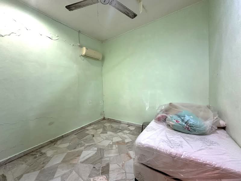 Rumah Teres 1 Tingkat untuk Dijual di Taman Molek (Johor Bahru) - CS Tan - Bedroom - PropertyGuru.com.my