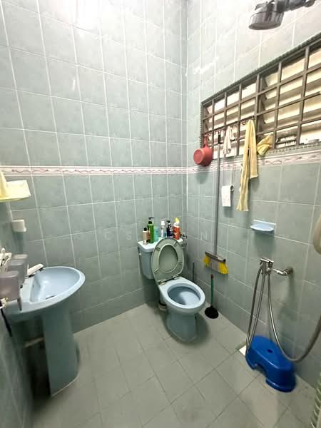 Rumah Teres 1 Tingkat untuk Dijual di Taman Molek (Johor Bahru) - CS Tan - Bathroom - PropertyGuru.com.my