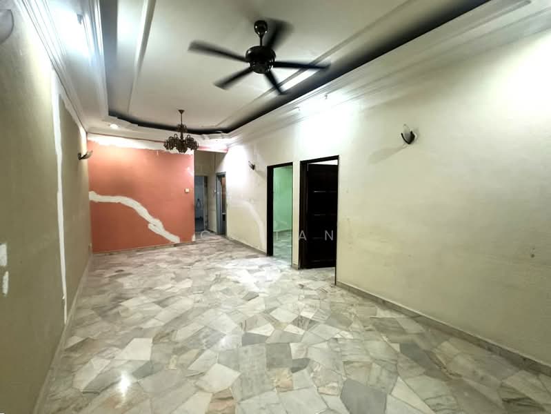 1-storey Terraced House for Sale in Taman Molek (Johor Bahru) - CS Tan - Living Room - PropertyGuru.com.my