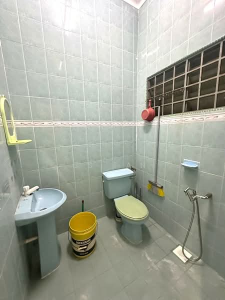 1-storey Terraced House for Sale in Taman Molek (Johor Bahru) - CS Tan - Bathroom - PropertyGuru.com.my
