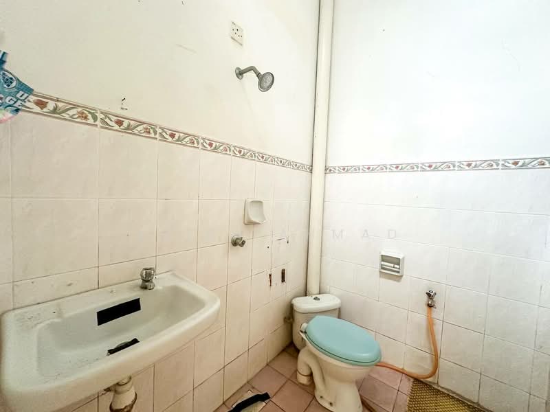 2-storey Terraced House for Sale in Taman Ramal Ros (Bangi) - Azira Ahmad - Bathroom - PropertyGuru.com.my