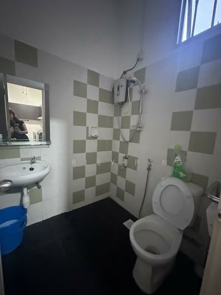 2-storey Terraced House for Sale in Setia Eco Gardens (Gelang Patah) - Shirley Pang - Bathroom - PropertyGuru.com.my