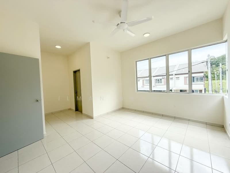 Rumah Teres 2 Tingkat untuk Dijual di Sepang (Selangor) - Ilman Nahri - Living Room - PropertyGuru.com.my