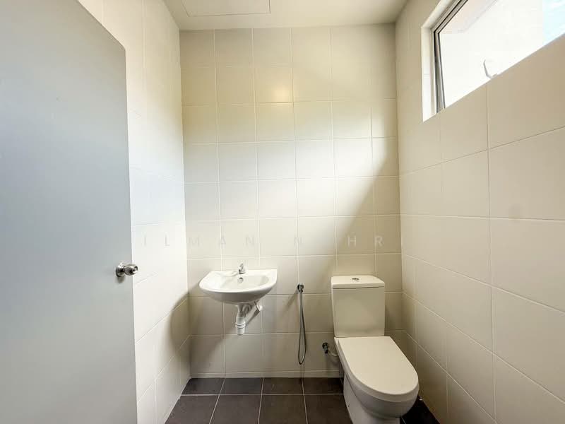 Rumah Teres 2 Tingkat untuk Dijual di Sepang (Selangor) - Ilman Nahri - Bathroom - PropertyGuru.com.my