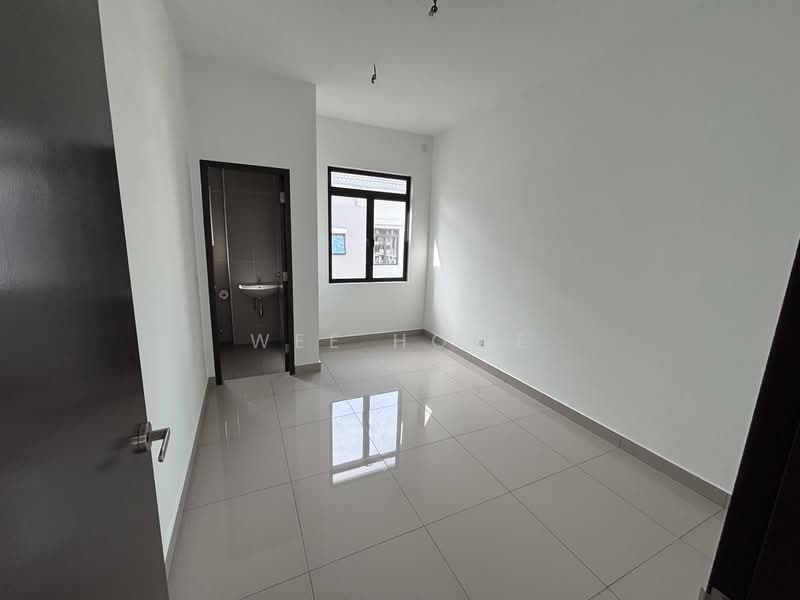 Rumah Teres 2 Tingkat untuk Dijual di Kampung Baharu (Gelang Patah) - Wee Howe - Interior - PropertyGuru.com.my
