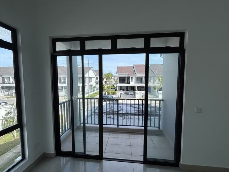 Rumah Teres 2 Tingkat untuk Dijual di Kampung Baharu (Gelang Patah) - Wee Howe - Balcony - PropertyGuru.com.my
