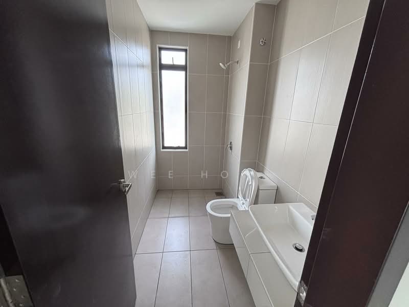 Rumah Teres 2 Tingkat untuk Dijual di Kampung Baharu (Gelang Patah) - Wee Howe - Bathroom - PropertyGuru.com.my