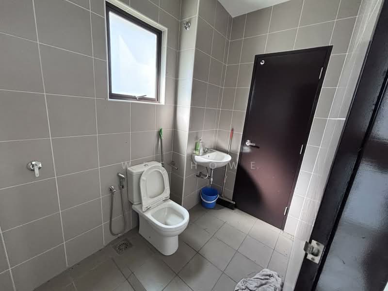 Rumah Teres 2 Tingkat untuk Dijual di Kampung Baharu (Gelang Patah) - Wee Howe - Bathroom - PropertyGuru.com.my