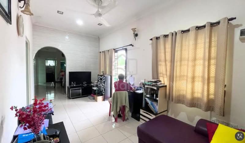 1-storey Terraced House for Sale in Ipoh (Perak) - Ainsley Thong - Living Room - PropertyGuru.com.my
