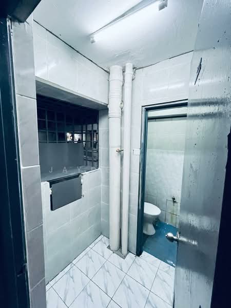 Flat for Rent at Taman Permai Indah Flat - Jayden Lee - Bathroom - PropertyGuru.com.my