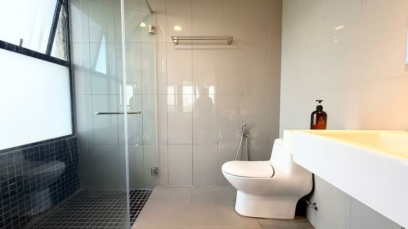 Service Residence for Rent at Serviced Residence @ Shaftsbury Putrajaya - Hamizah . - Bathroom - PropertyGuru.com.my