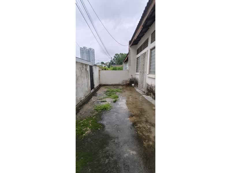 Rumah Teres 1 Tingkat untuk Dijual di Johor Bahru (Johor) - Pei Yee - Backyard - PropertyGuru.com.my