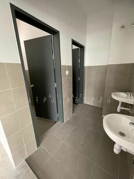 Shop / Office for Rent in Setia Eco Glades (Cyberjaya) - Aizat Saifulrullah - Bathroom - PropertyGuru.com.my